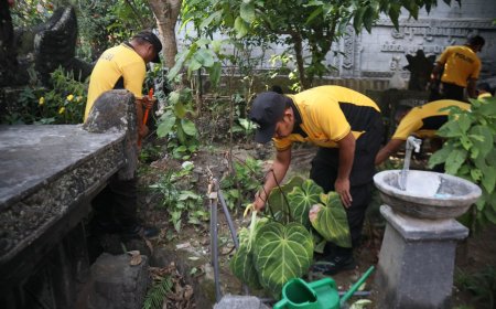 Polres Malang Gelar Bakti Religi Bersihkan Tempat Ibadah Sambut Hari Bhayangkara ke-80