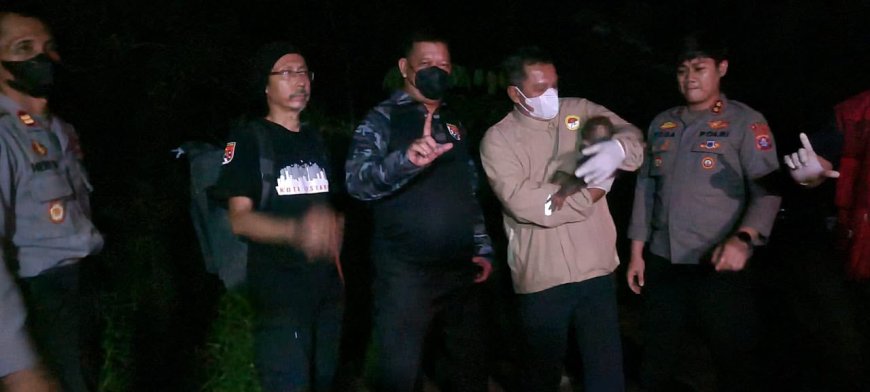 Tak Hanya Padamkan Api, Polri Selamatkan Anak Beruang Madu Terdampak Karhutla